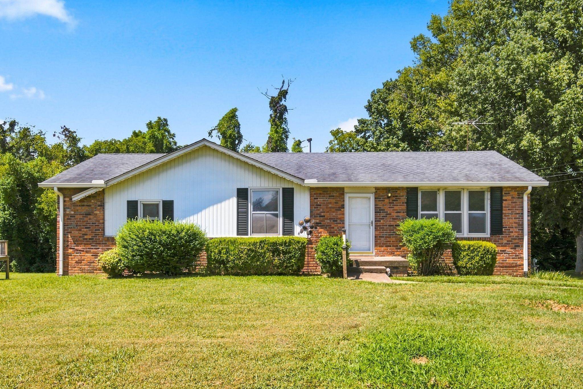 8219 Luree Ln, Hermitage, TN 37076