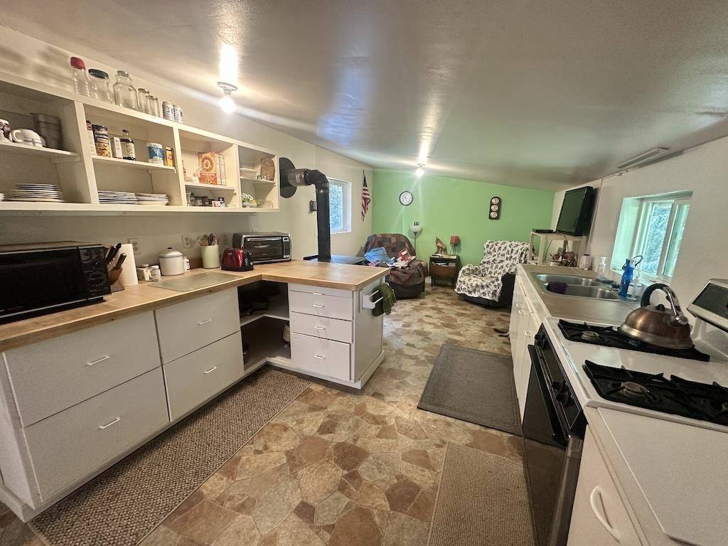 30762 N Leclerc Rd, Ione, WA 99139