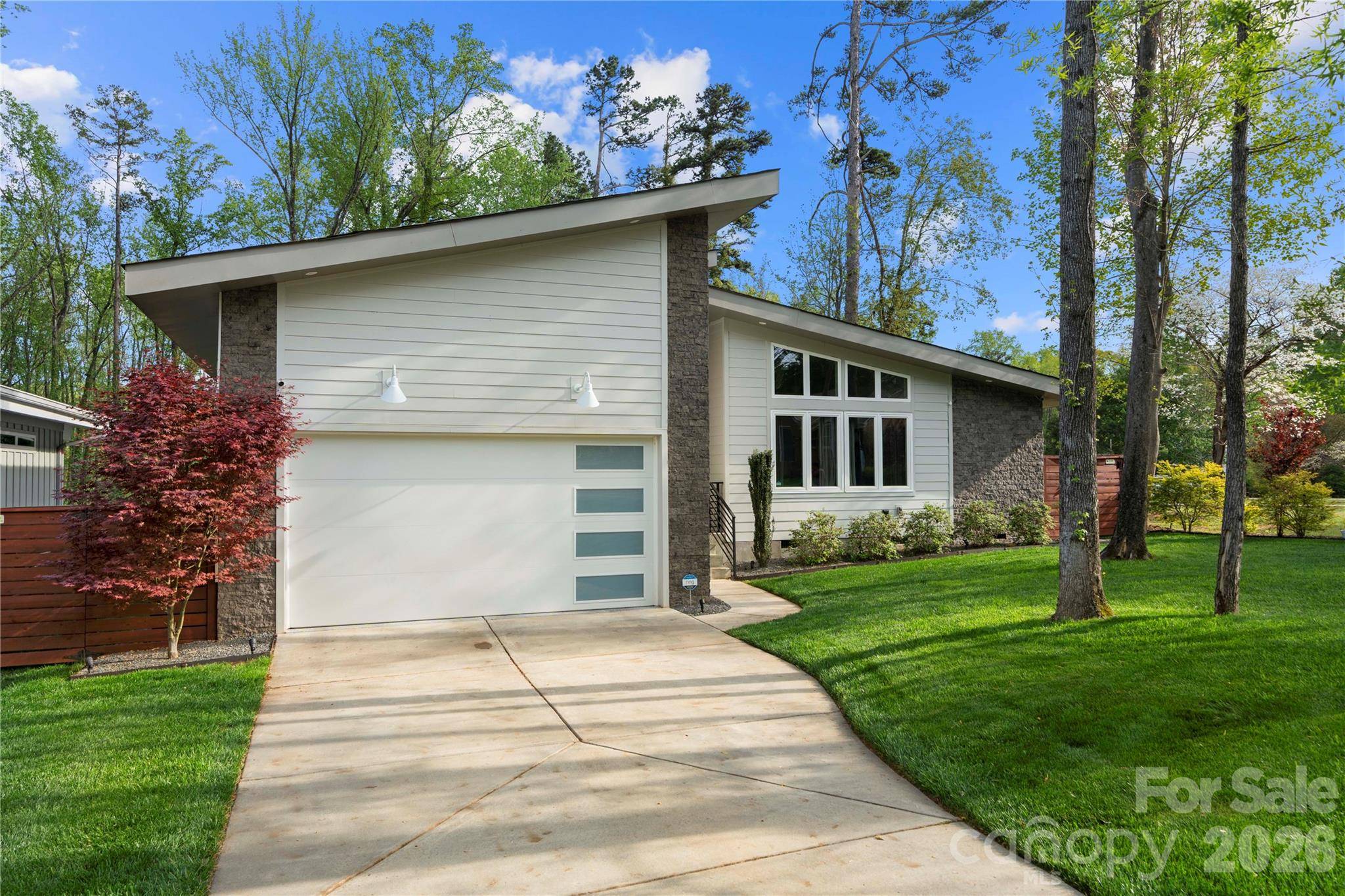 1852 Lakedell DR, Charlotte, NC 28215