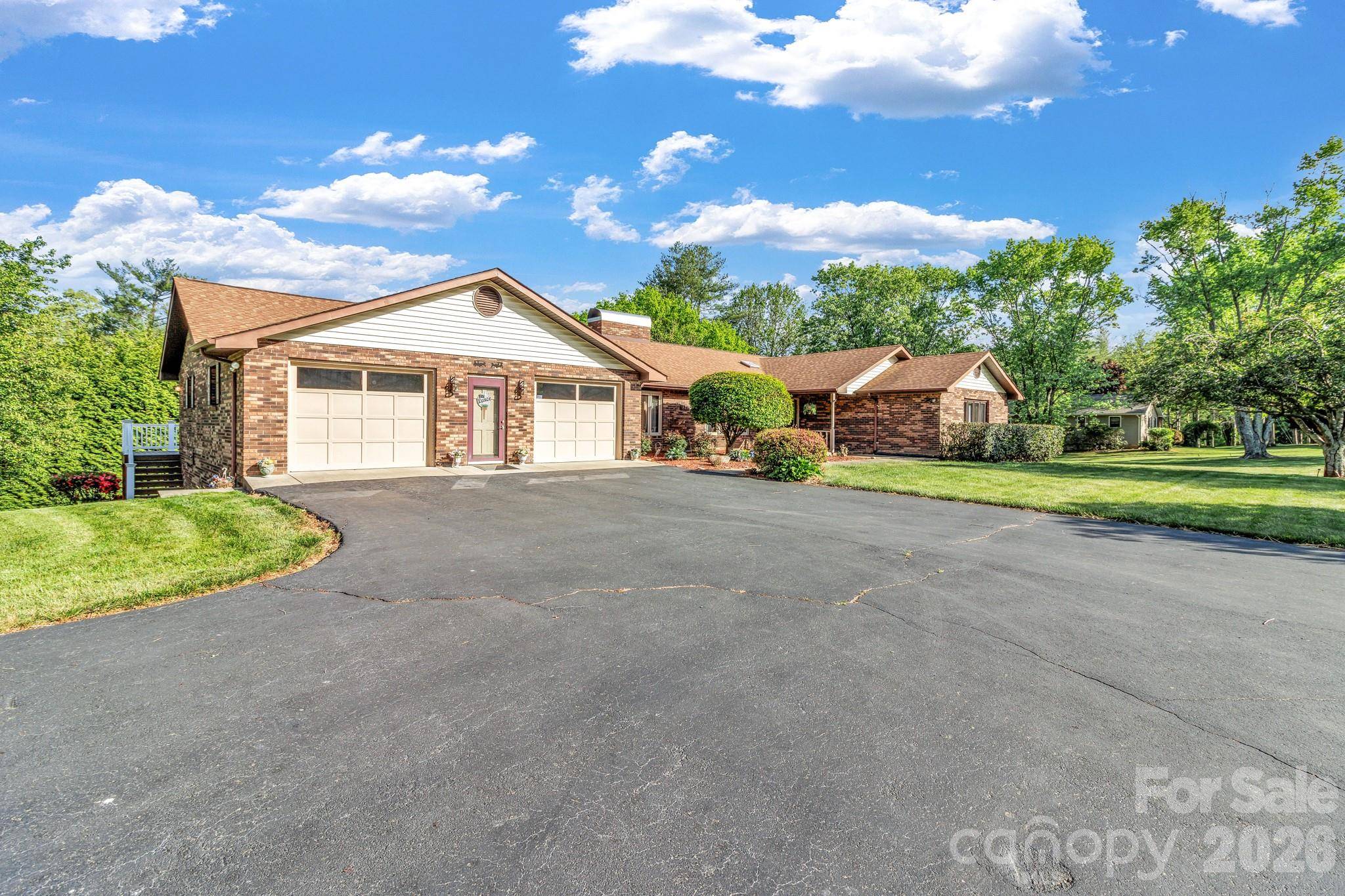 218 Brown RD, Hendersonville, NC 28791