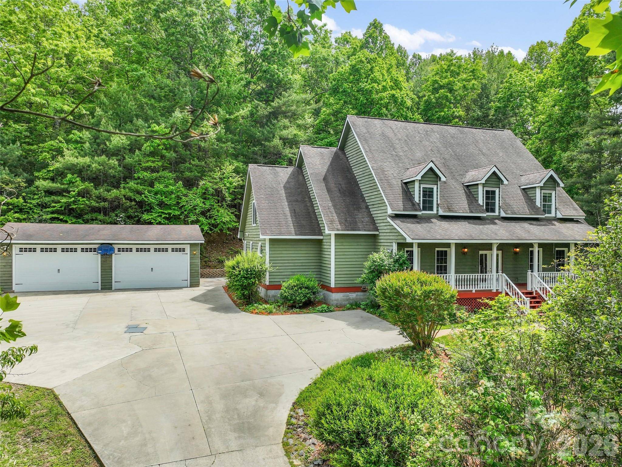 287 Shady Creek LN, Hendersonville, NC 28739