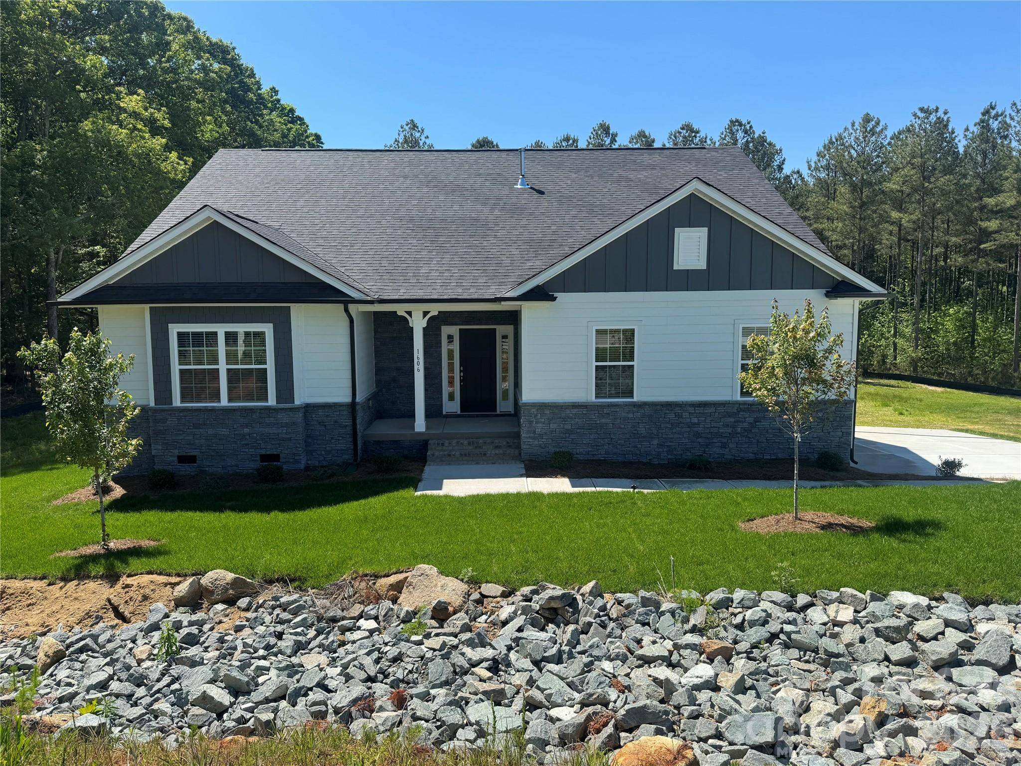 1606 Autumn LN #114, York, SC 29745