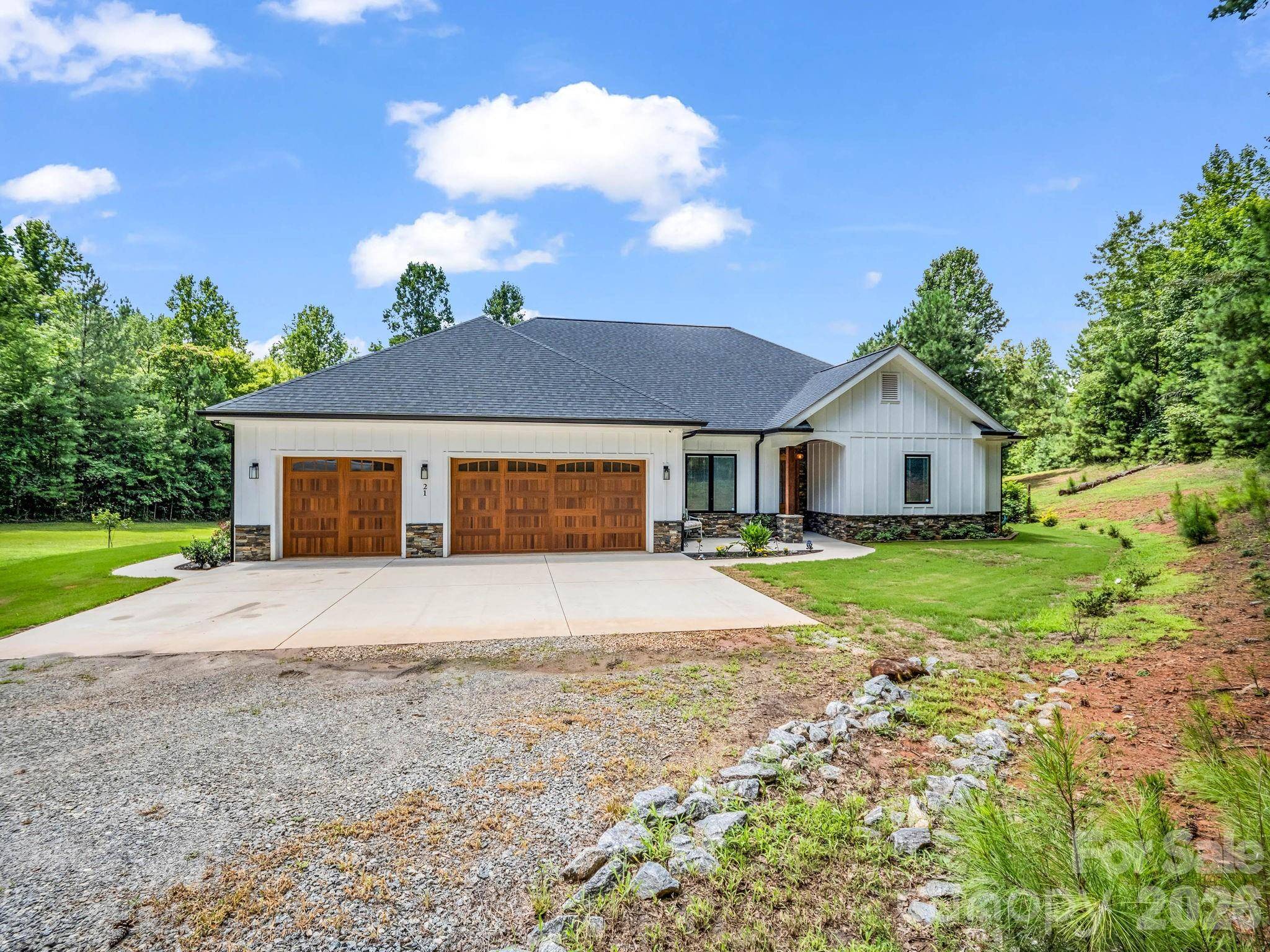 21 Rock Ridge RD, Mill Spring, NC 28756