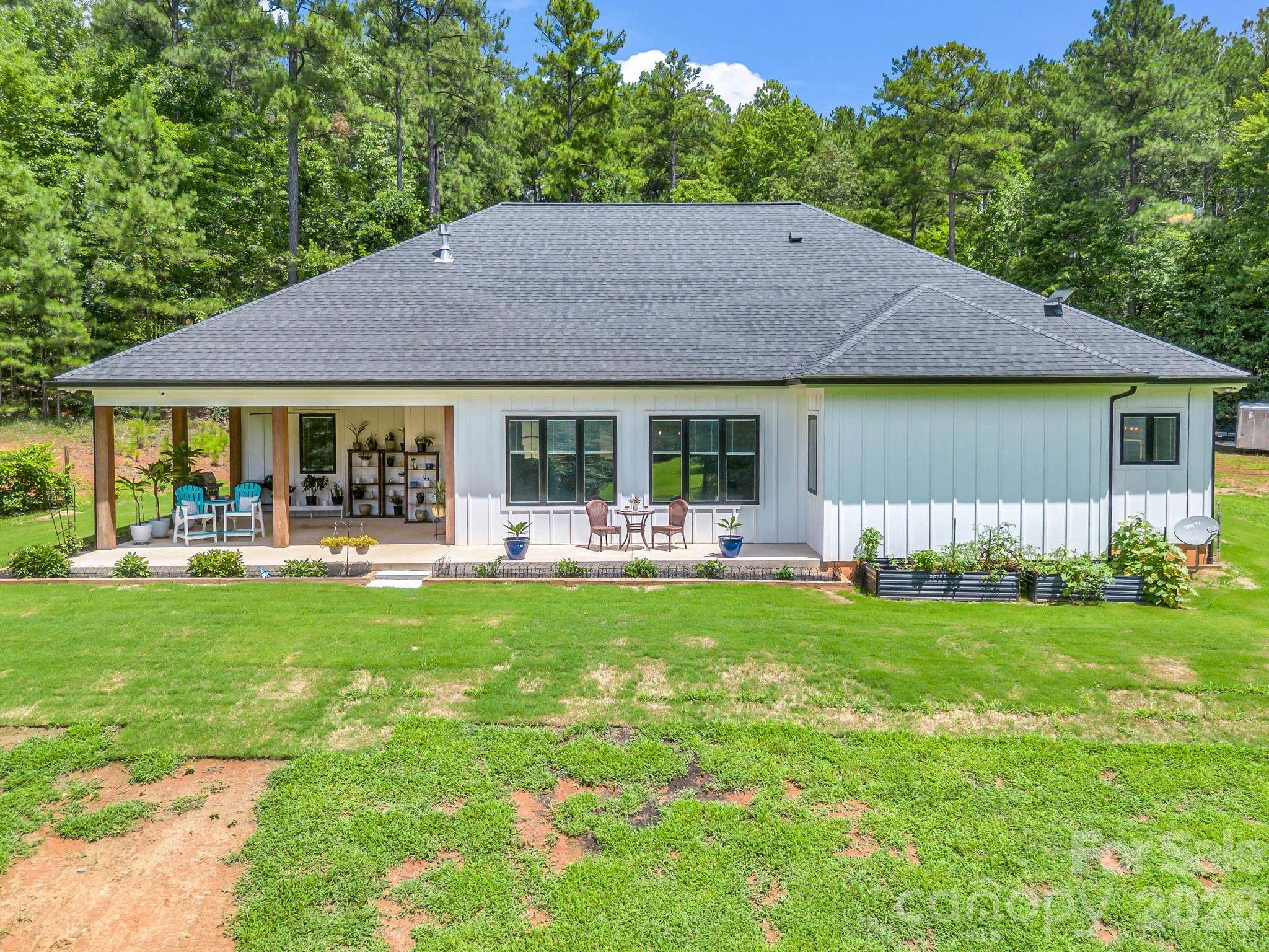 21 Rock Ridge RD, Mill Spring, NC 28756