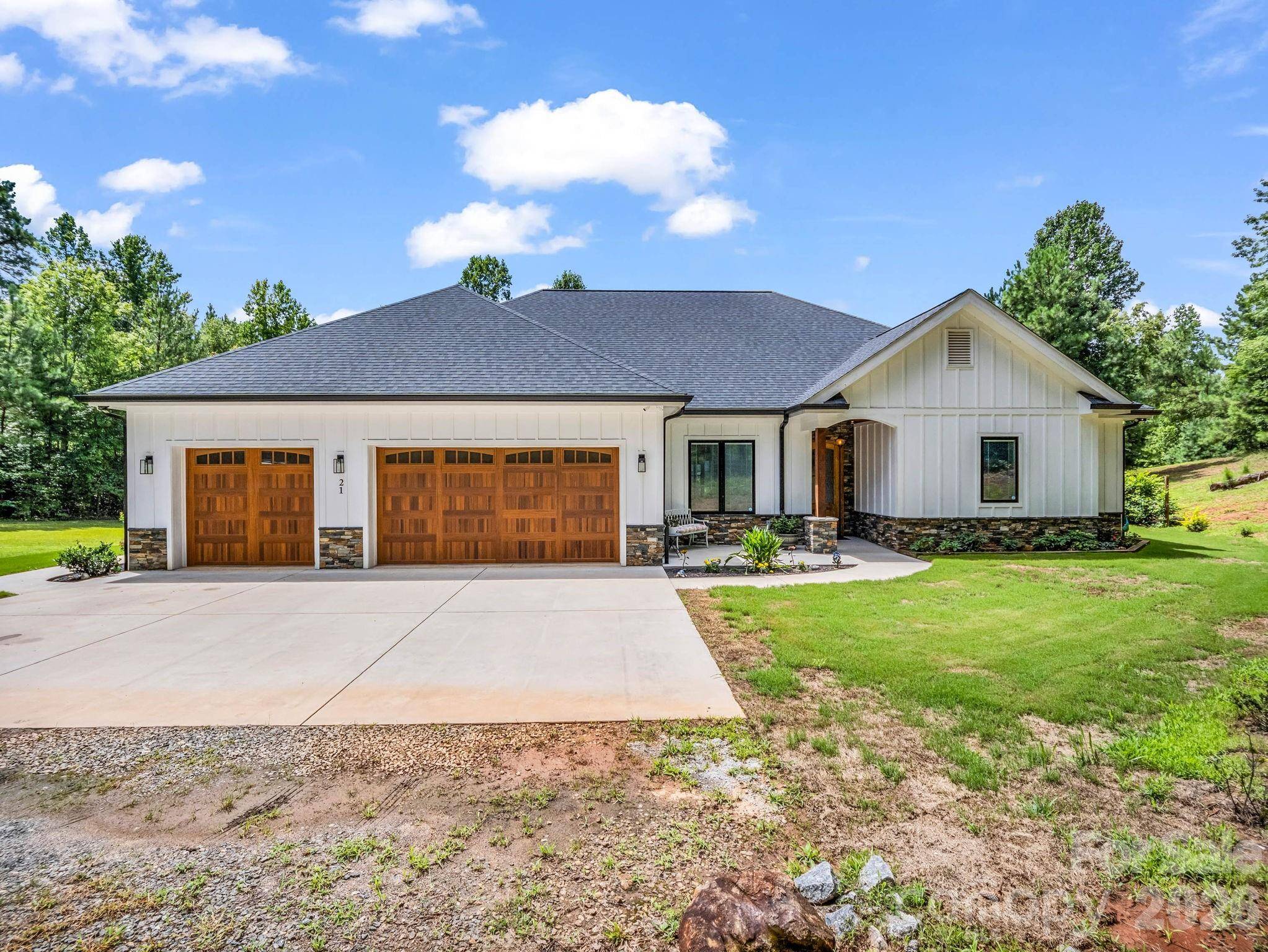 21 Rock Ridge RD, Mill Spring, NC 28756