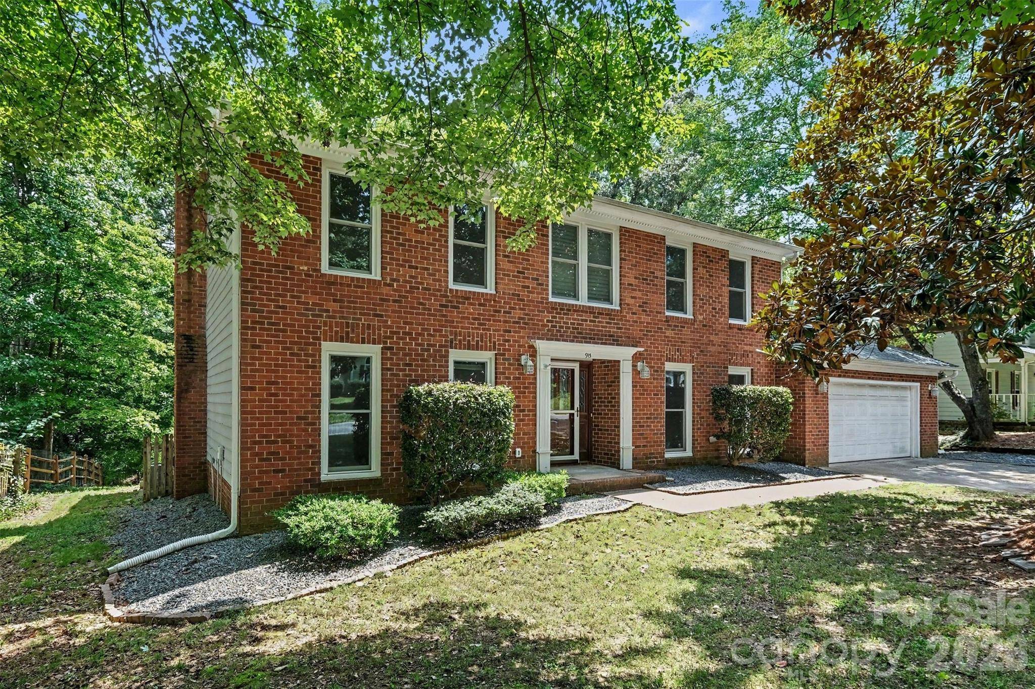 915 Brightmoor DR, Matthews, NC 28105