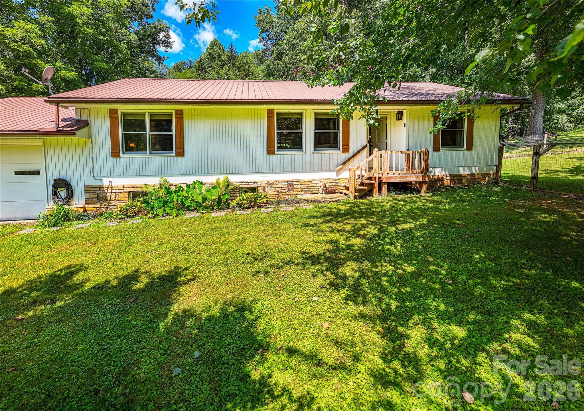 570 Flat Creek Valley RD, Lake Toxaway, NC 28747