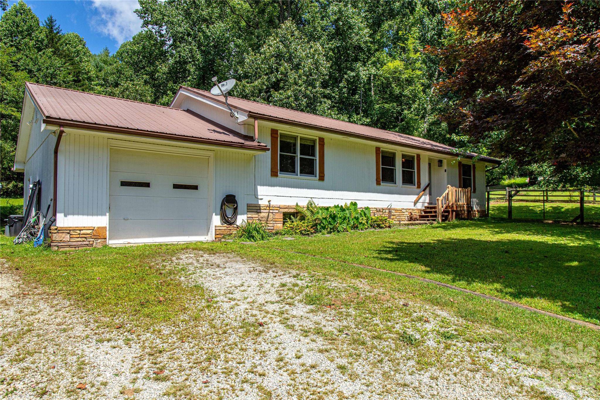 570 Flat Creek Valley RD, Lake Toxaway, NC 28747