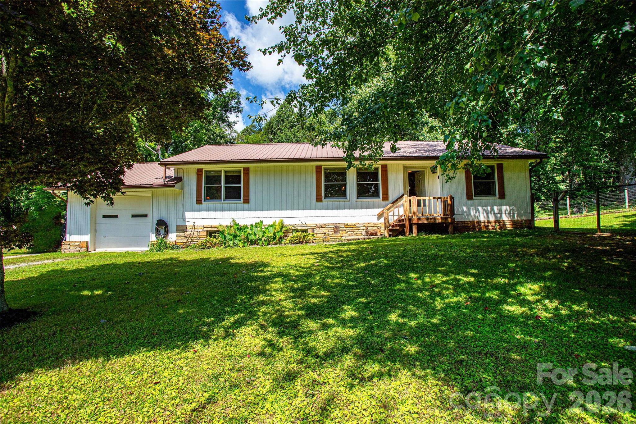 570 Flat Creek Valley RD, Lake Toxaway, NC 28747