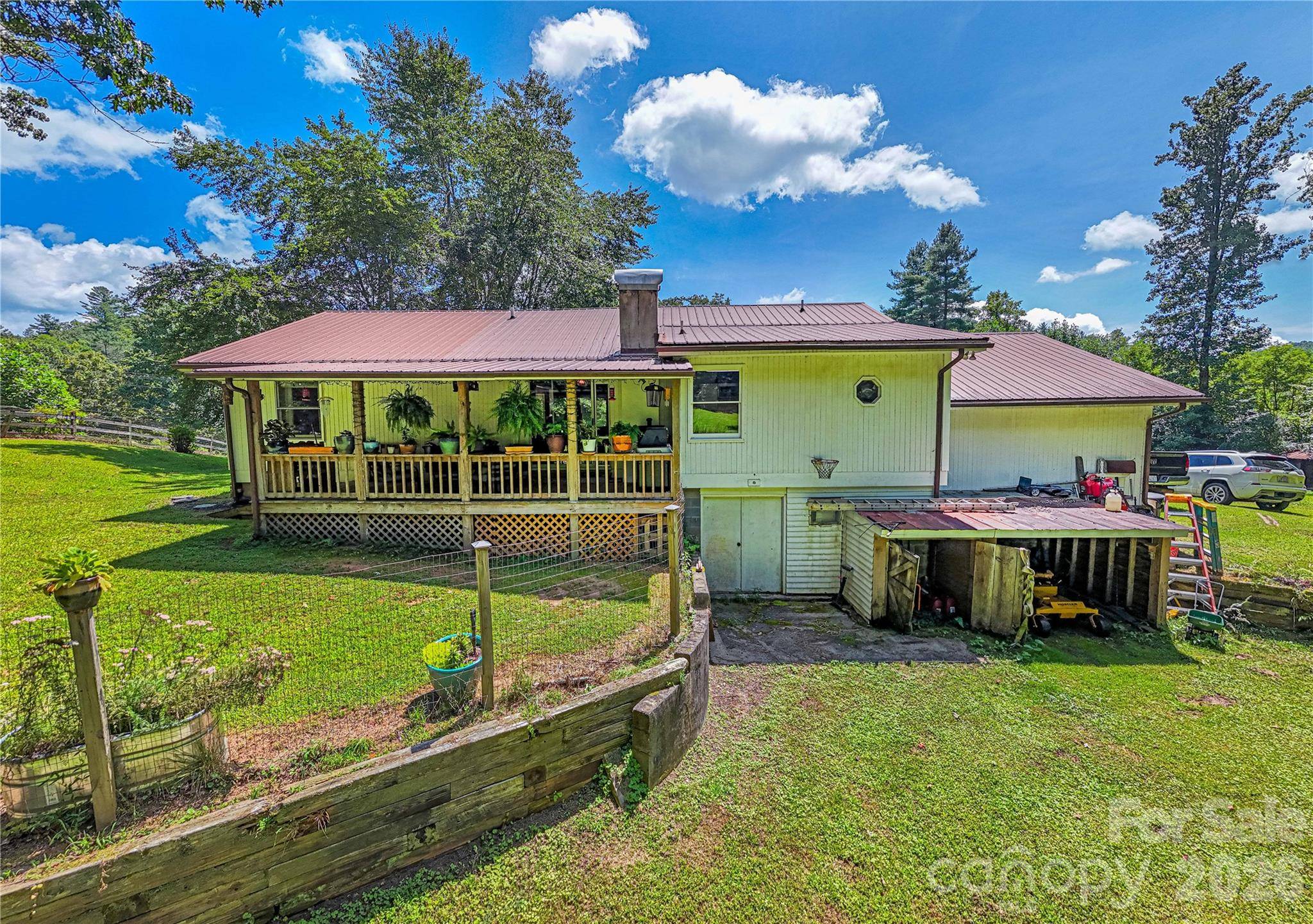 570 Flat Creek Valley RD, Lake Toxaway, NC 28747