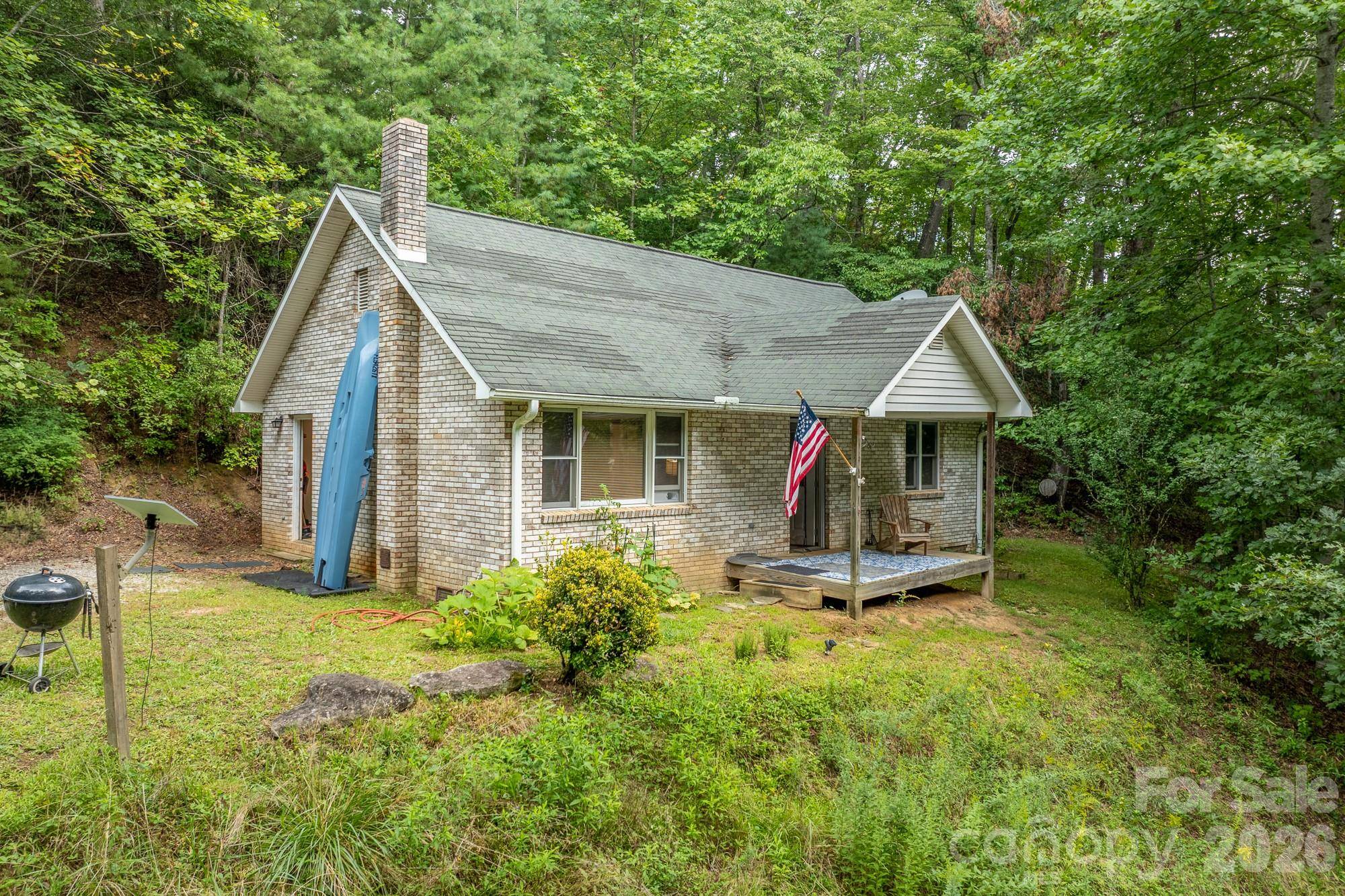 937 Shoal Creek RD, Balsam Grove, NC 28708