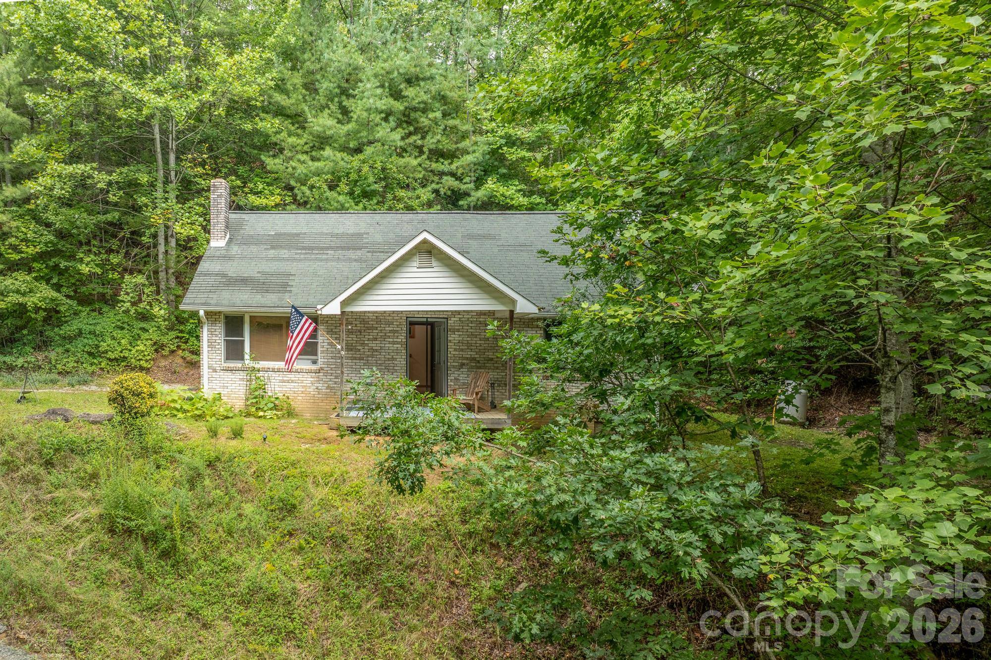937 Shoal Creek RD, Balsam Grove, NC 28708