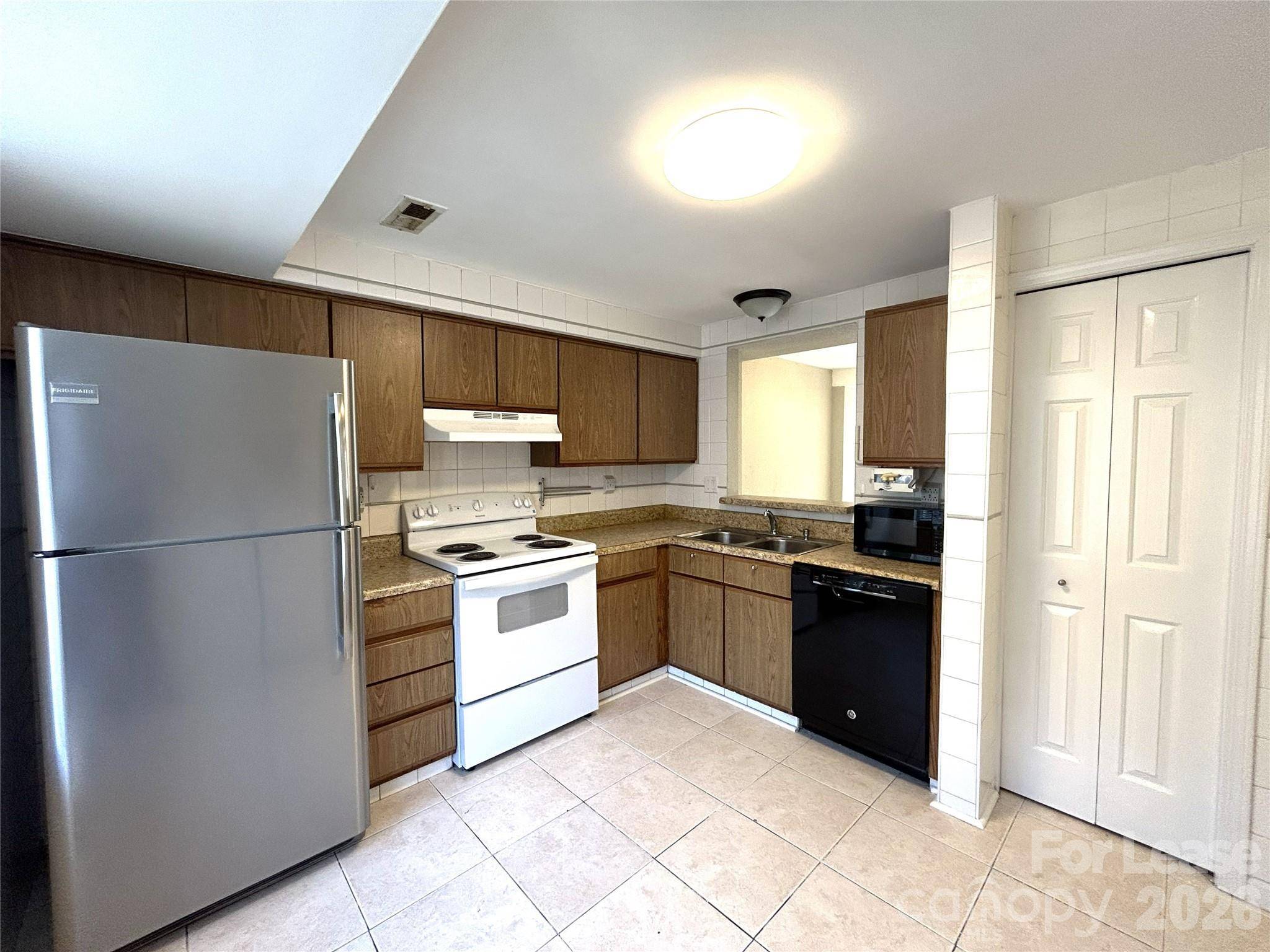 9620 Vinca CIR #F, Charlotte, NC 28213
