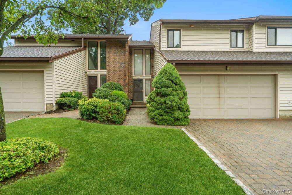 11 Maple Run DR, Jericho, NY 11753
