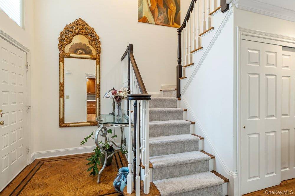 11 Maple Run DR, Jericho, NY 11753