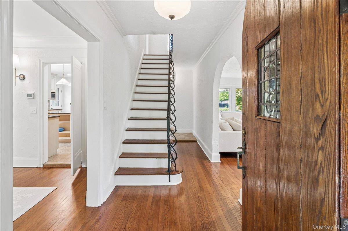 62 Broadfield RD, New Rochelle, NY 10804