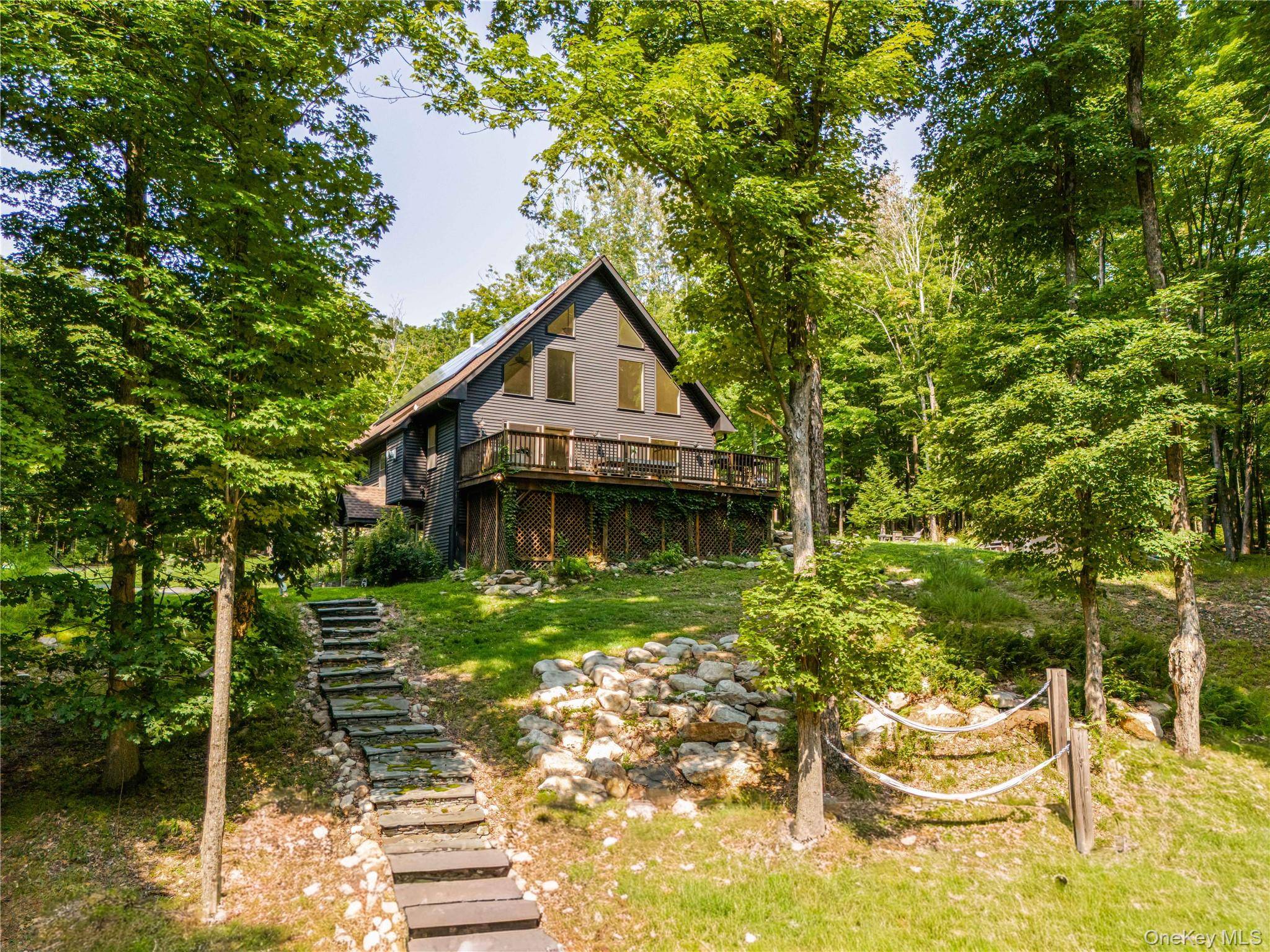 858 Roosa Gap RD, Bloomingburg, NY 12721