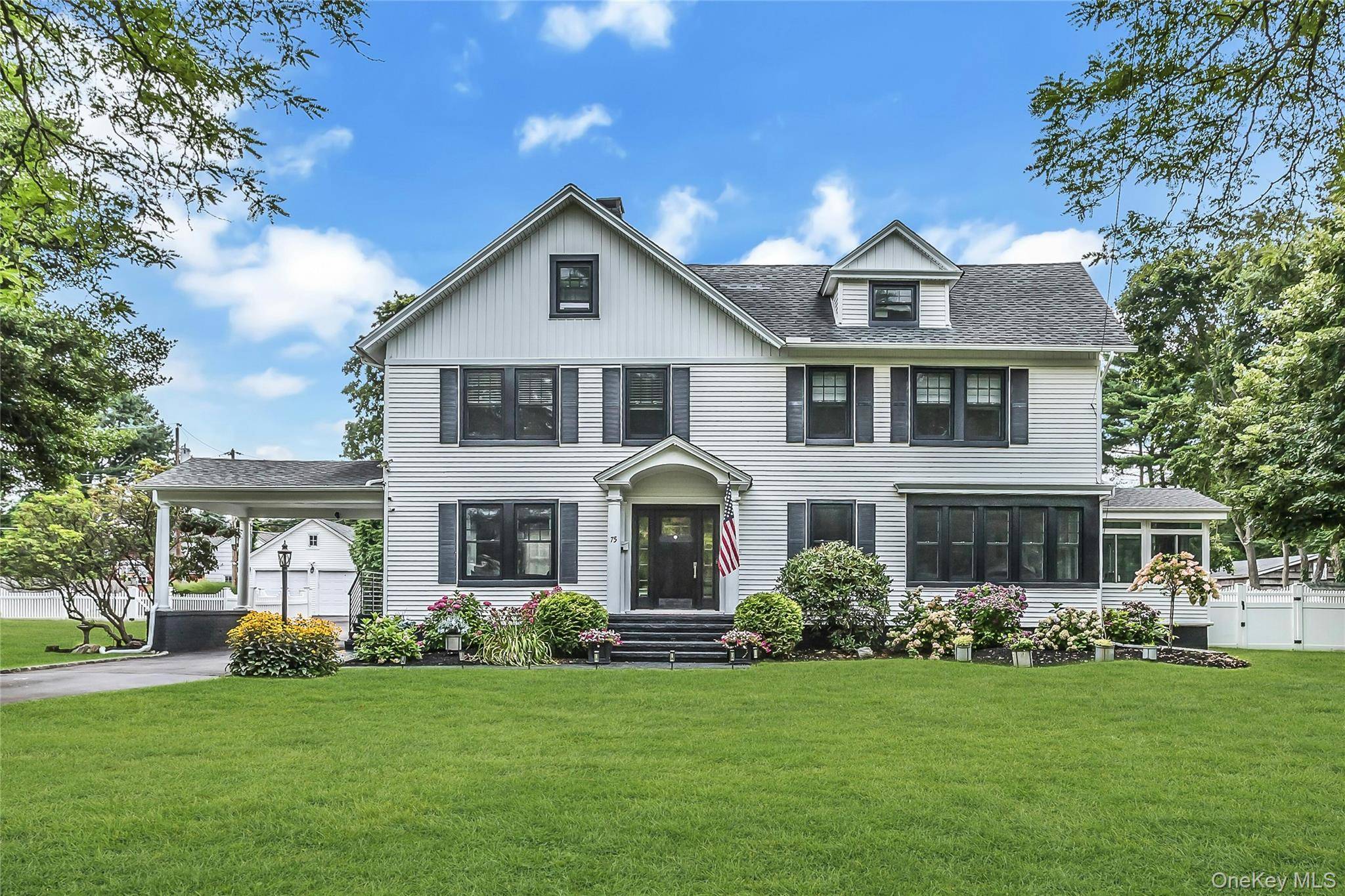 75 S Penataquit AVE, Bay Shore, NY 11706