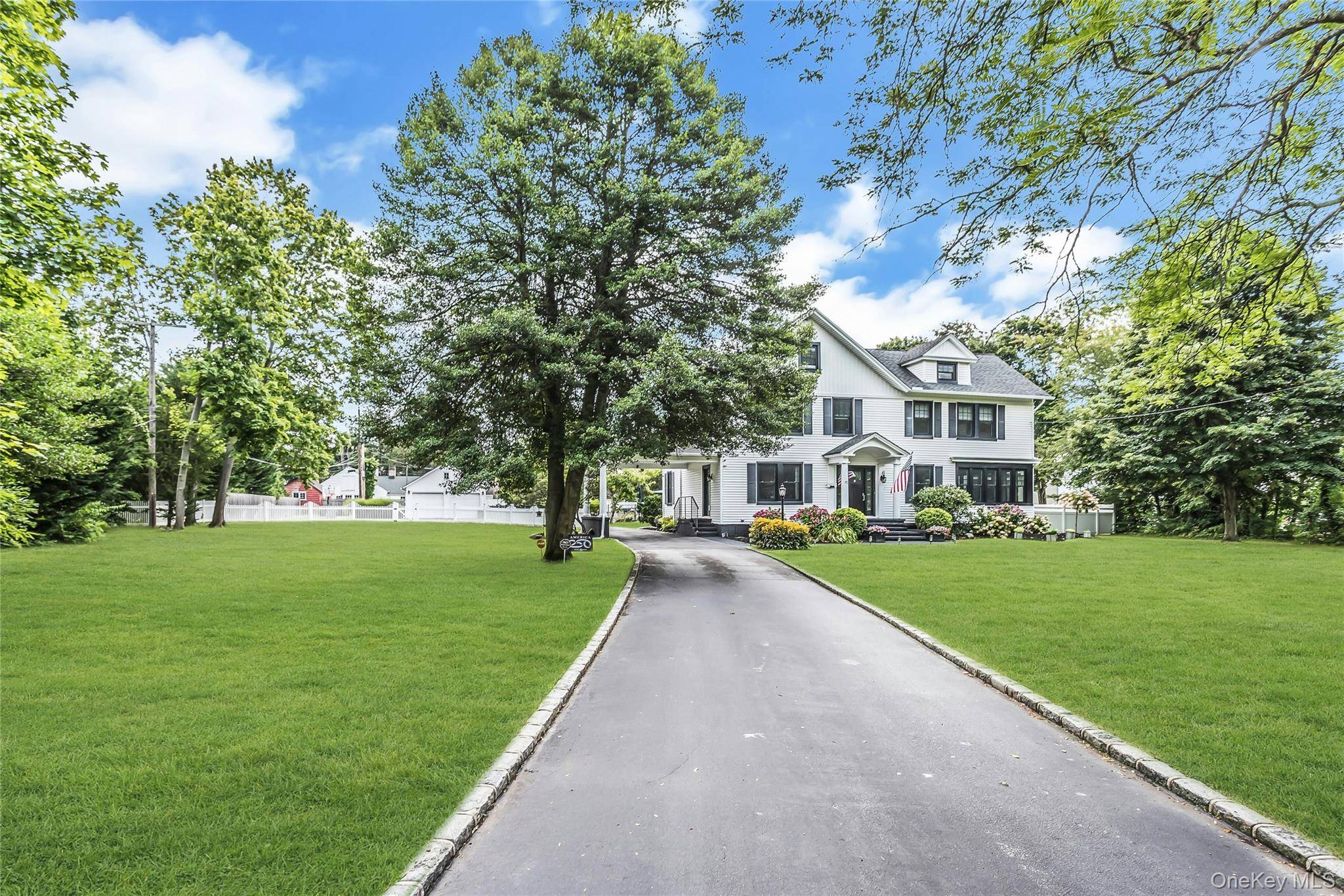 75 S Penataquit AVE, Bay Shore, NY 11706