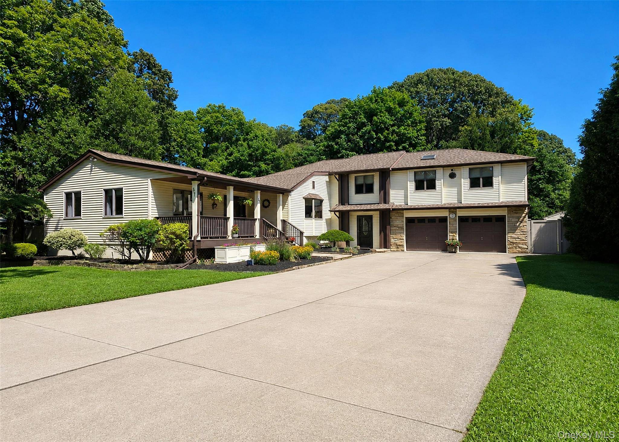 57 Wellington RD, Middle Island, NY 11953