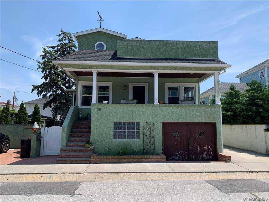 38 Clayton AVE #Upper, East Atlantic Beach, NY 11561