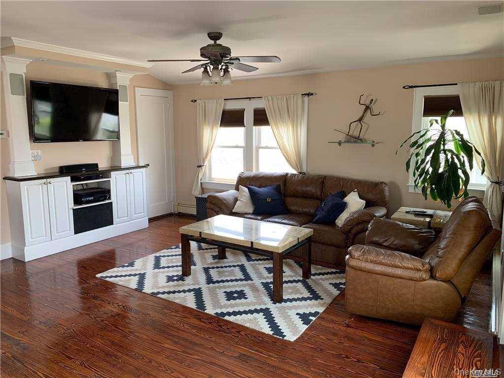 38 Clayton AVE #Upper, East Atlantic Beach, NY 11561