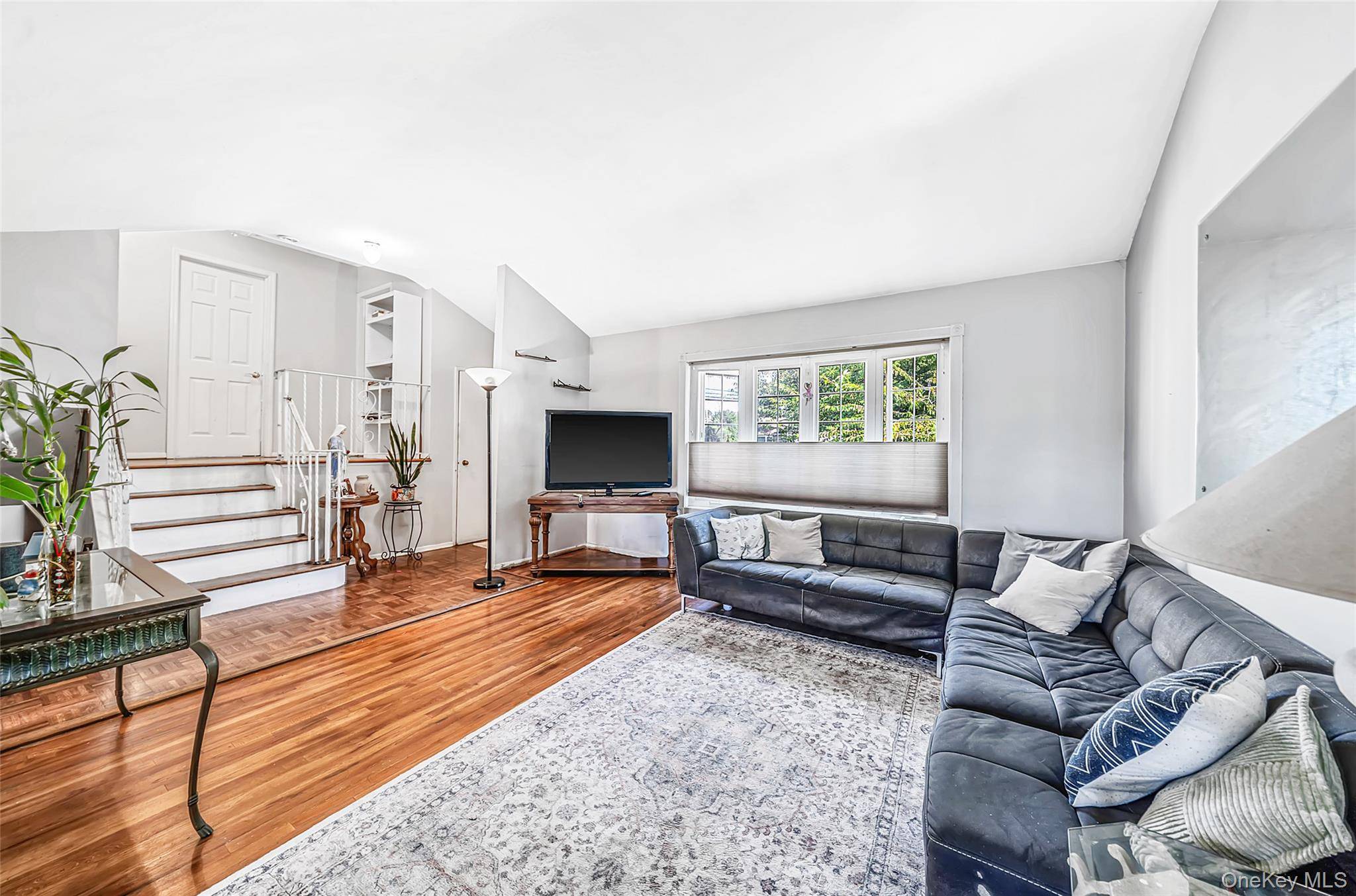 172 N Walnut ST, Massapequa, NY 11758