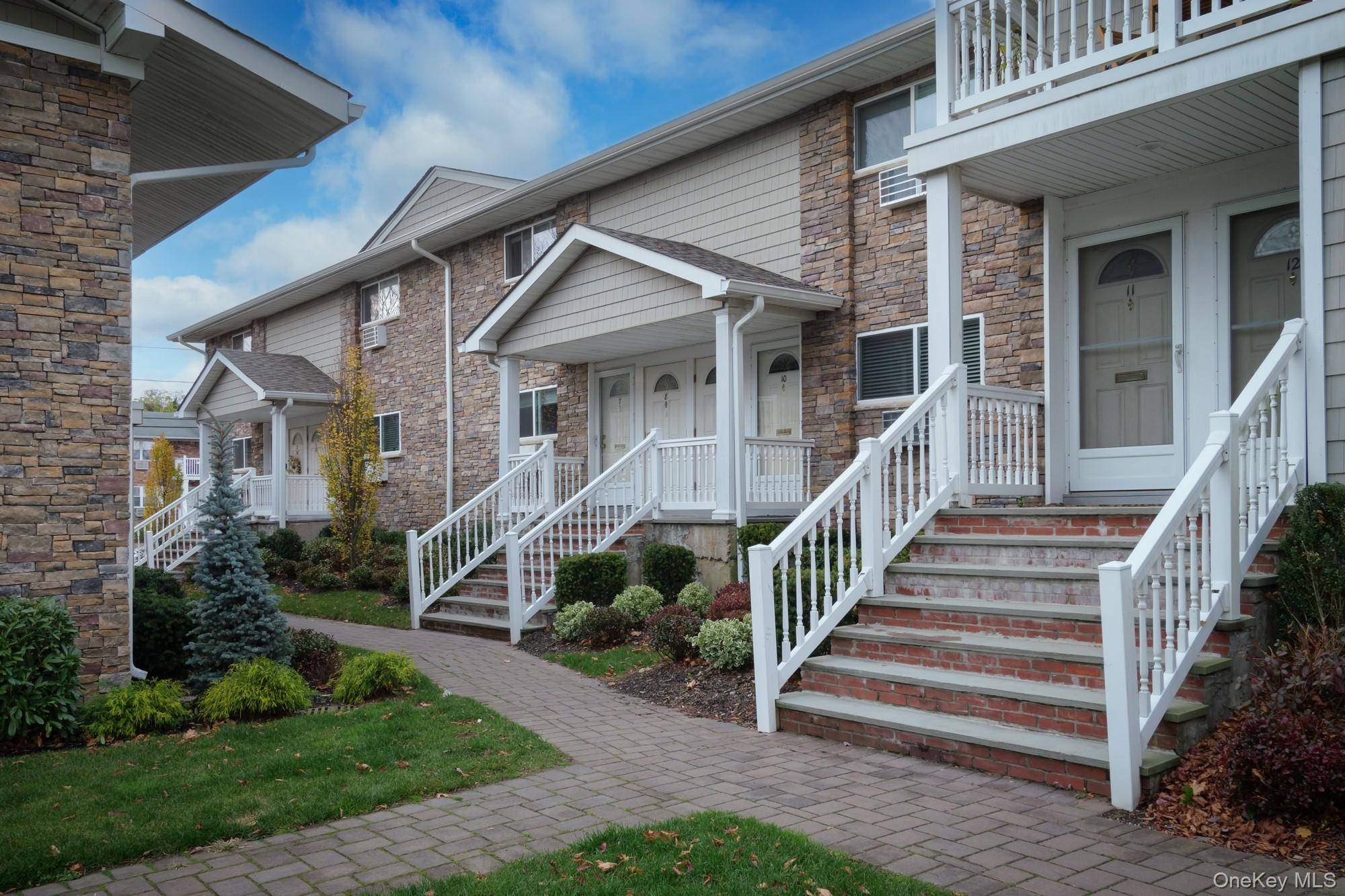 100 Friendly CT #FC33, Babylon, NY 11704