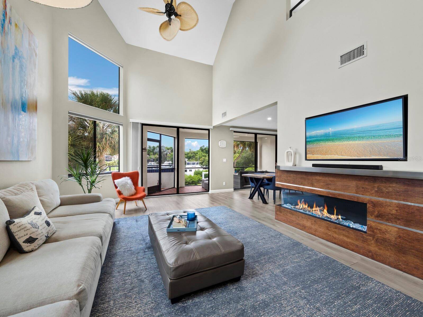 1906 HARBOURSIDE DR #304, Longboat Key, FL 34228