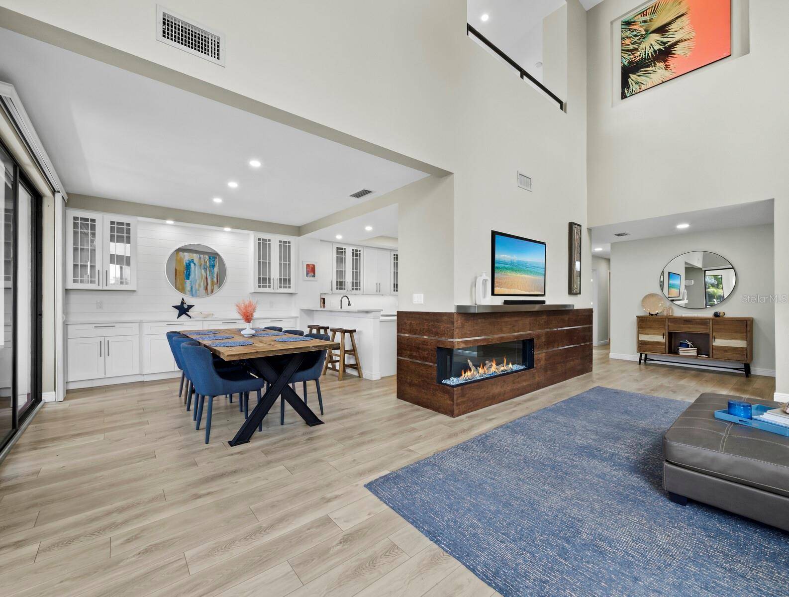 1906 HARBOURSIDE DR #304, Longboat Key, FL 34228