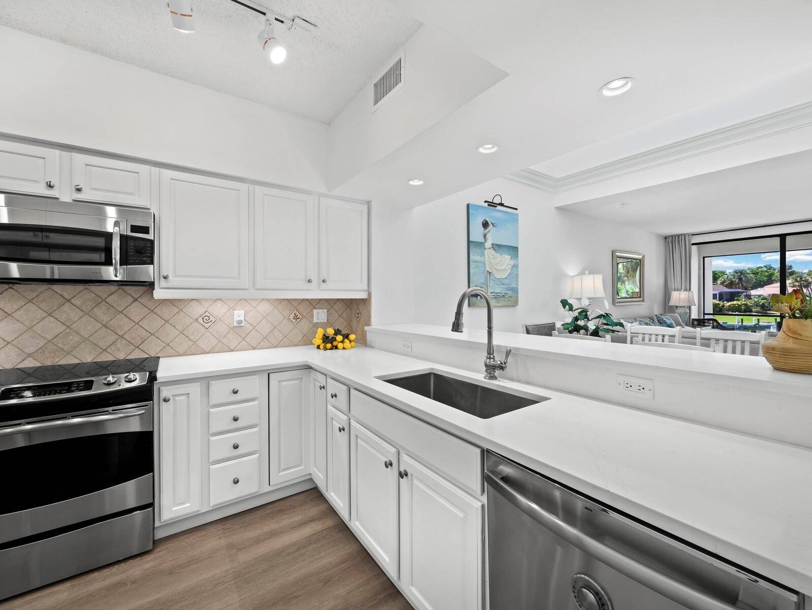 1906 HARBOURSIDE DR #303, Longboat Key, FL 34228