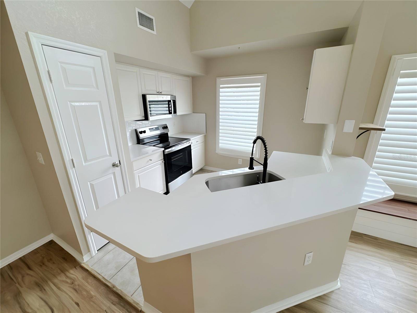 5531 ROSEHILL RD #201, Sarasota, FL 34233