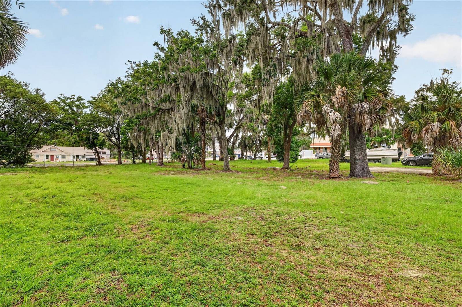 703 W MAGNOLIA ST, Leesburg, FL 34748