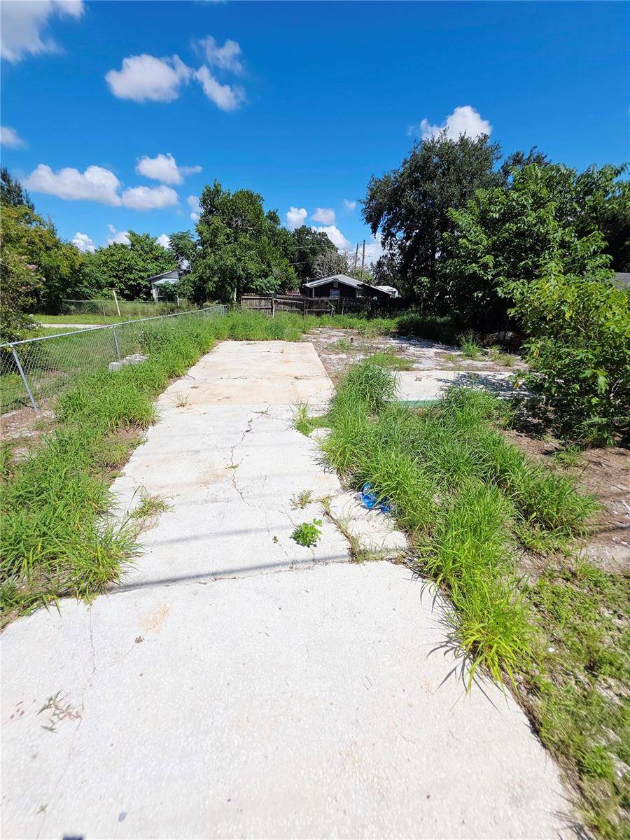 305 E BRIDGERS AVE, Auburndale, FL 33823