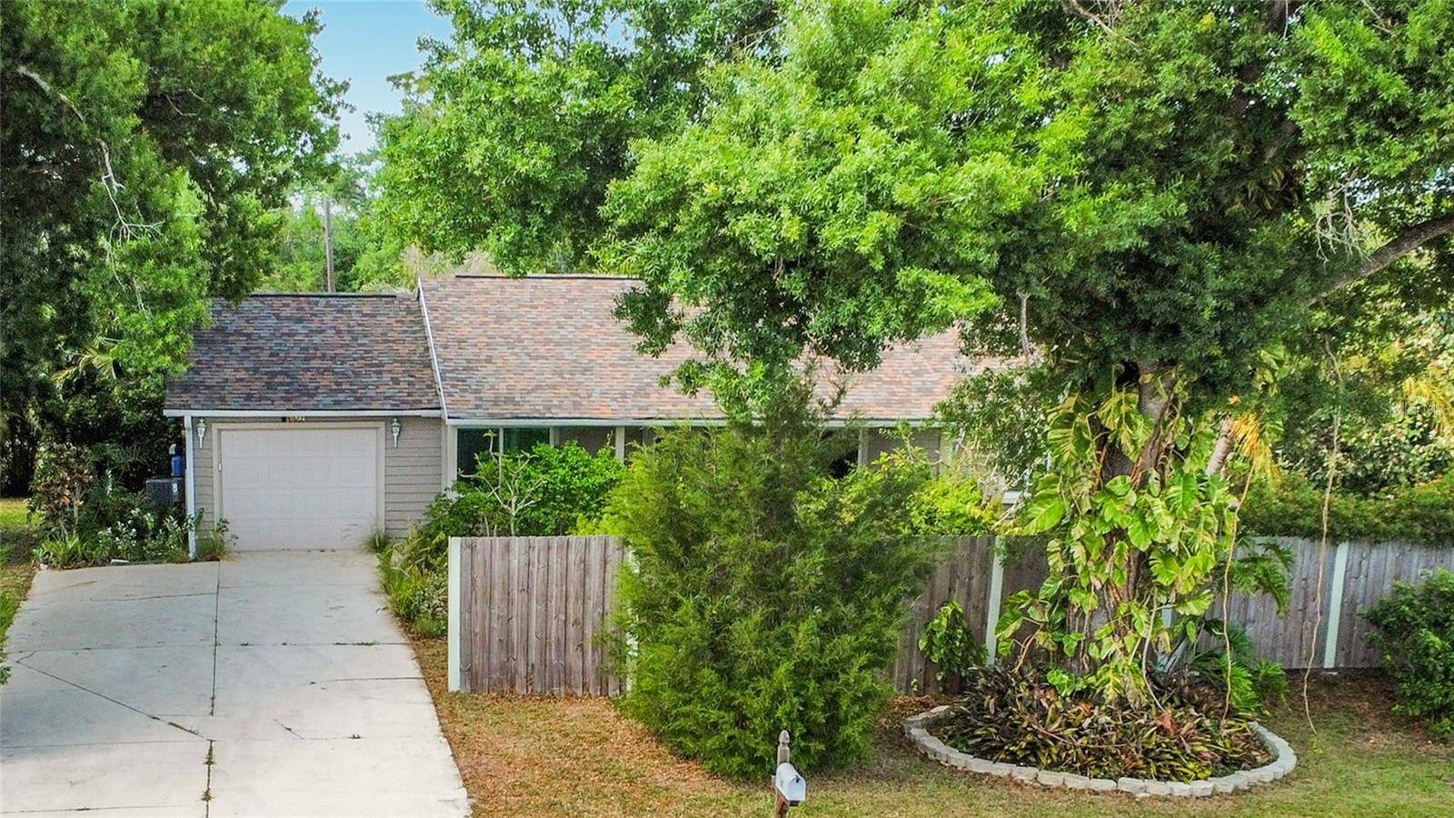 601 E SEMINOLE DR, Venice, FL 34293