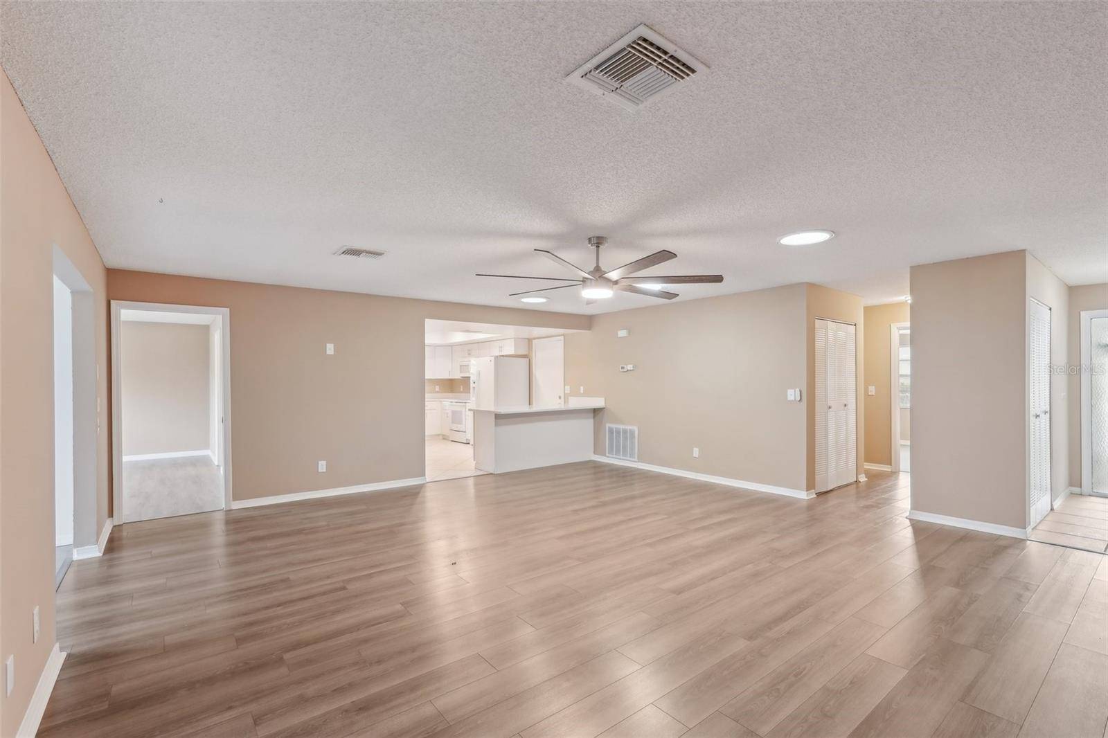 2529 LANCASTER DR, Sun City Center, FL 33573