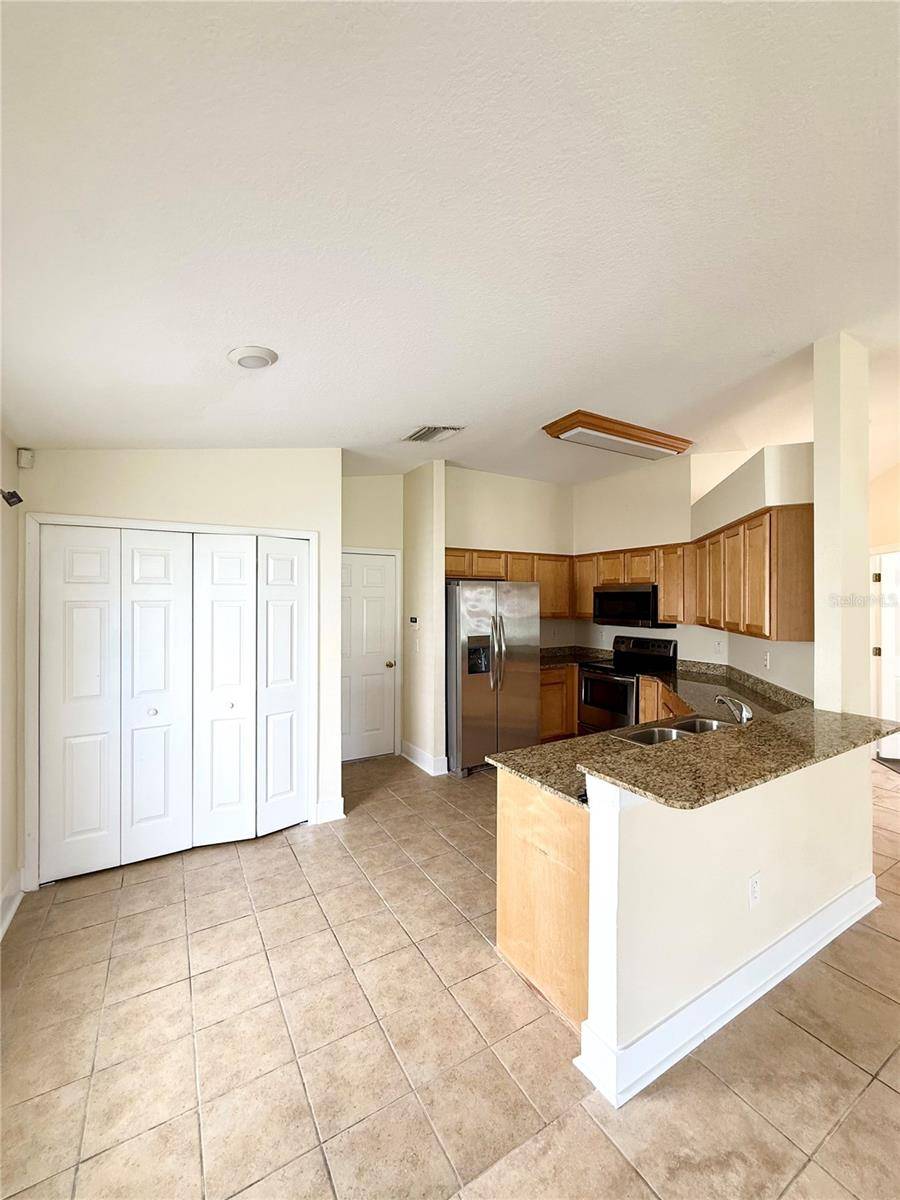 7731 CARRIAGE POINTE DR, Gibsonton, FL 33534