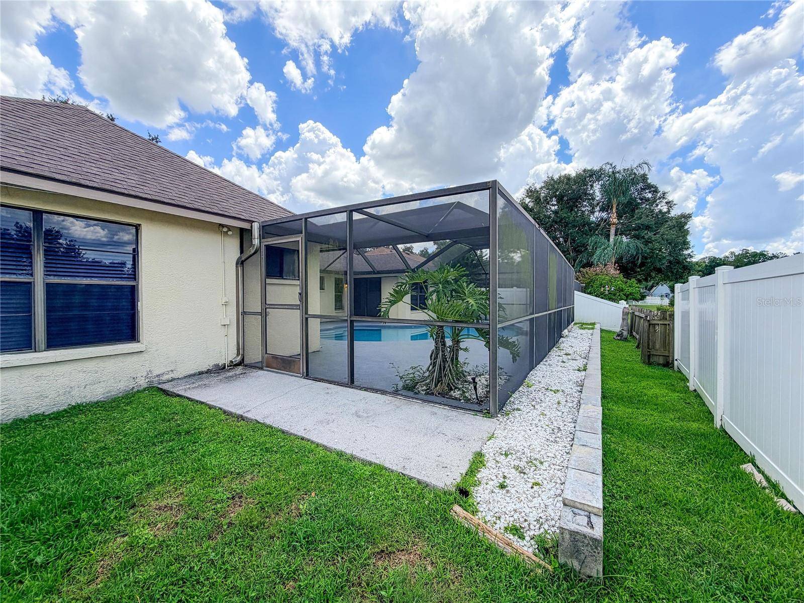 9542 PEBBLE GLEN AVE, Tampa, FL 33647