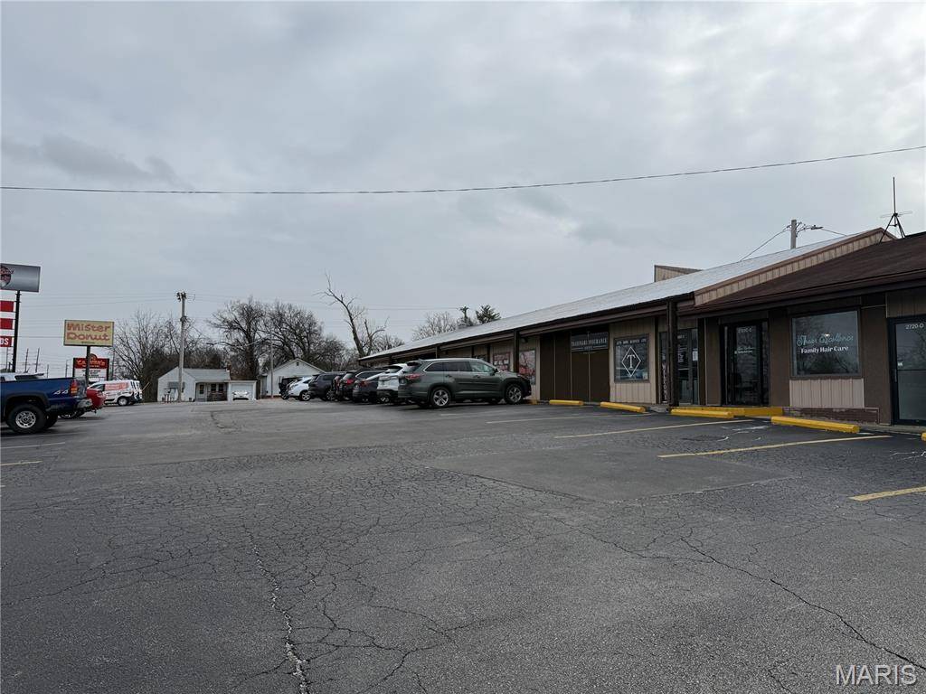 2720 Grovelin ST #D, Godfrey, IL 62035