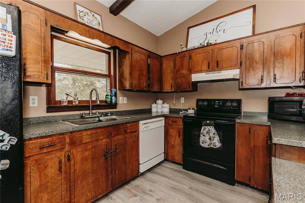 12190 Highway 28, Dixon, MO 65459
