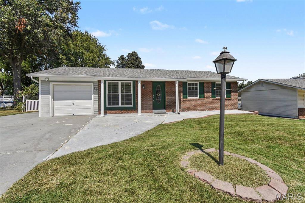 39 Oxbow RD, St Peters, MO 63376