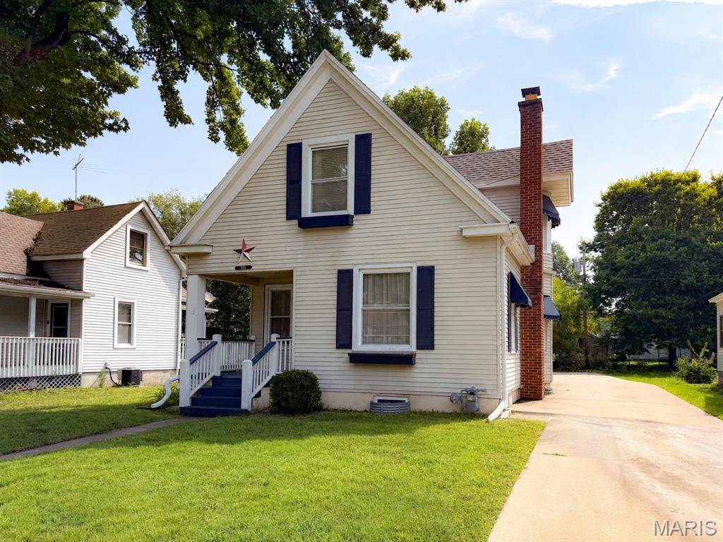 904 Troy RD, Edwardsville, IL 62025