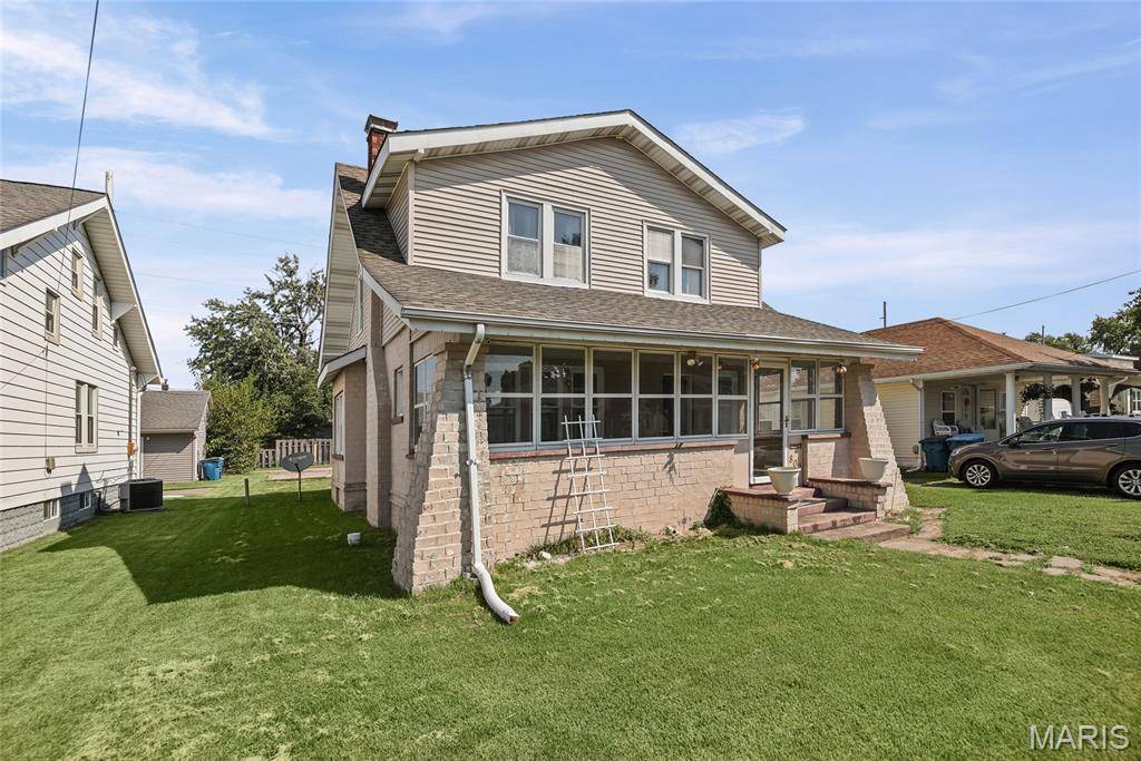 803 E Lorena AVE, Wood River, IL 62095