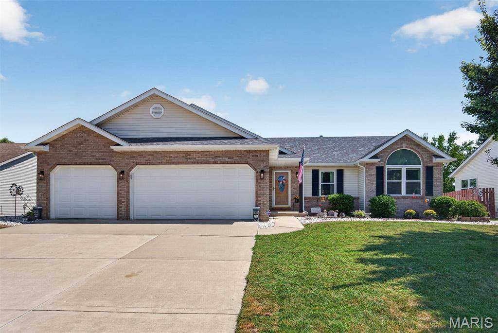 32 Oakbrooke, Troy, IL 62294