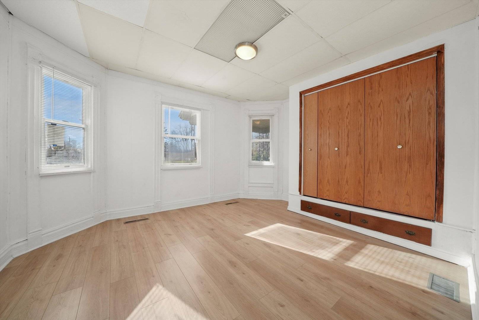 1095-1097 E Merchant ST, Kankakee, IL 60901