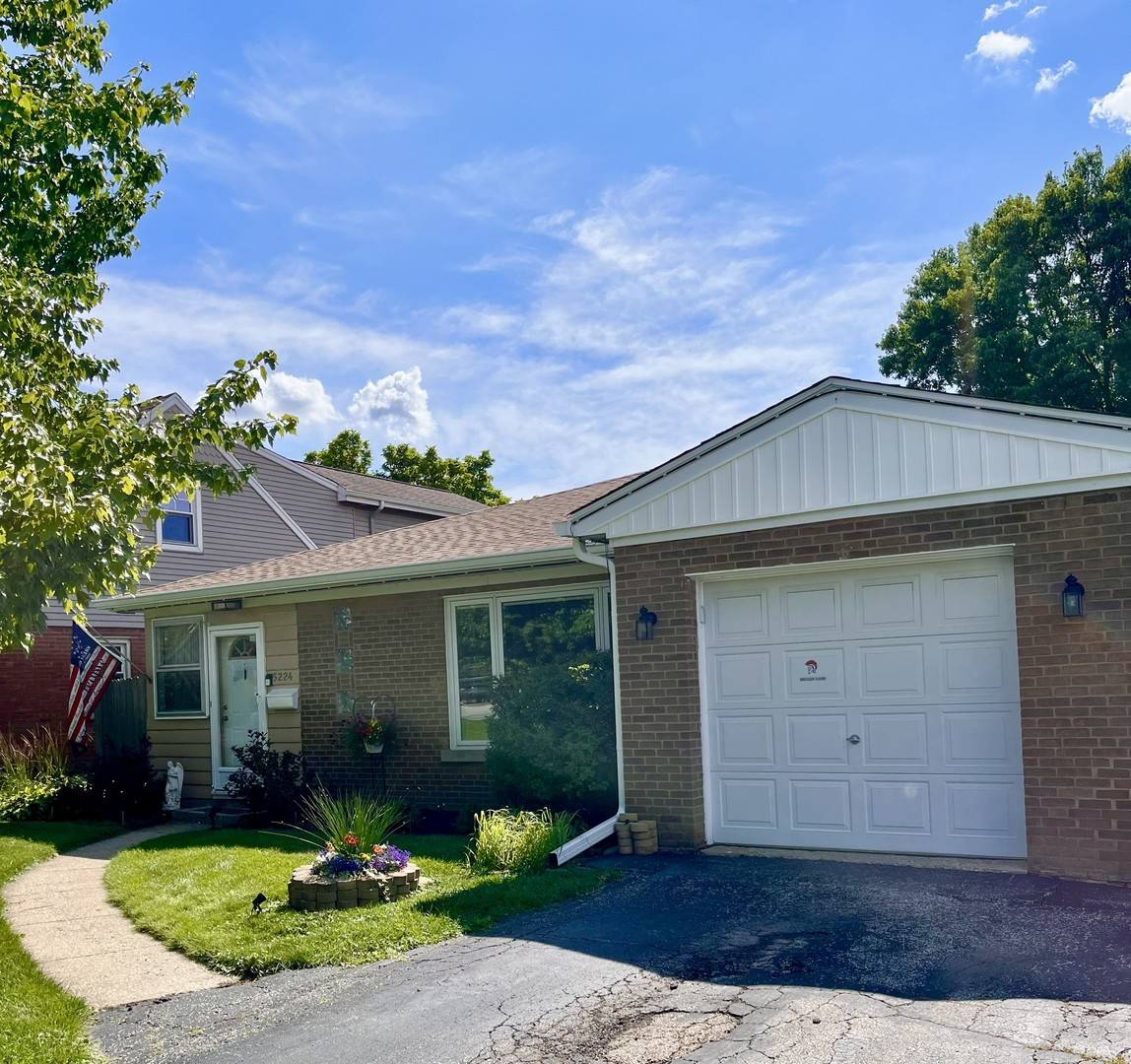 5224 Wolf RD, Western Springs, IL 60558