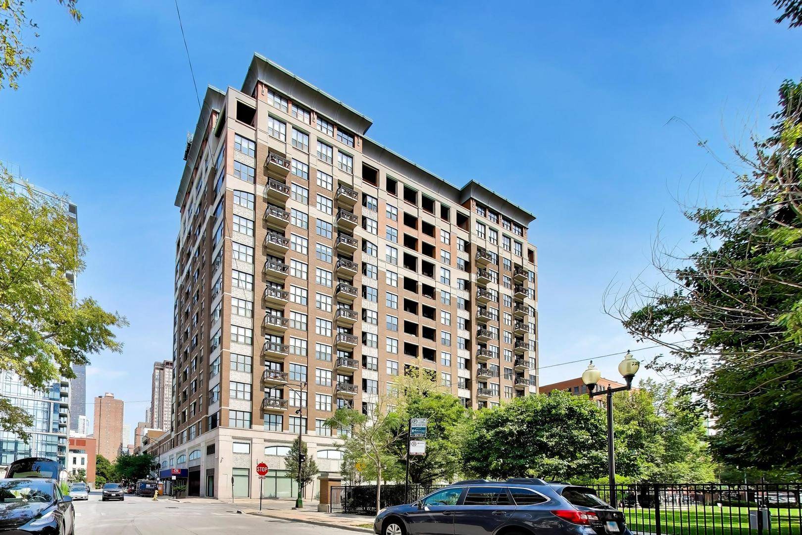 849 N Franklin ST #1009, Chicago, IL 60610