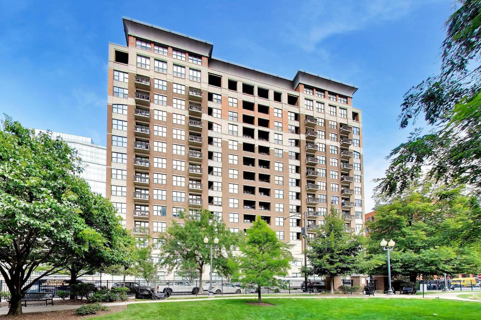 849 N Franklin ST #1009, Chicago, IL 60610