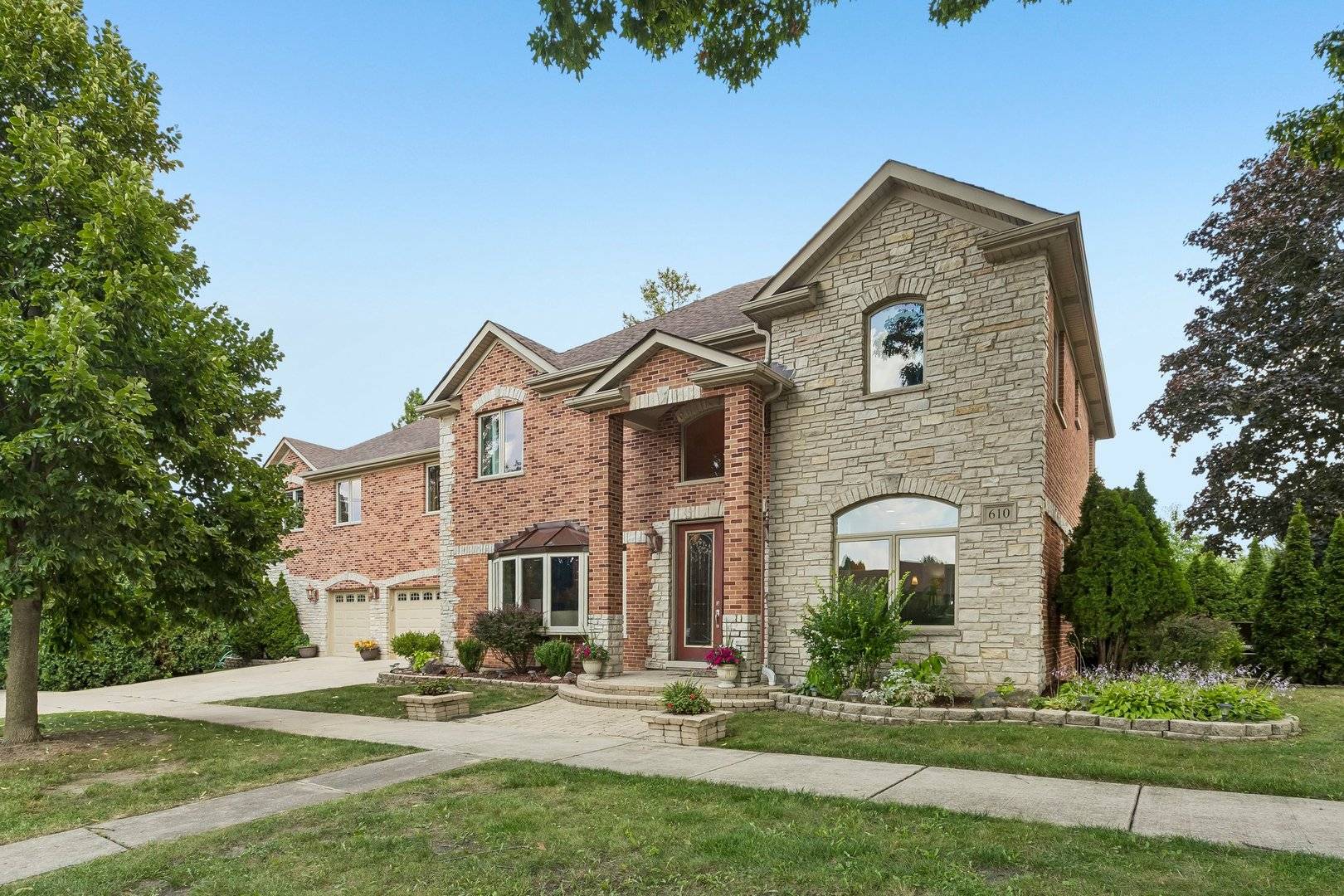 610 W Lonnquist BLVD, Mount Prospect, IL 60056