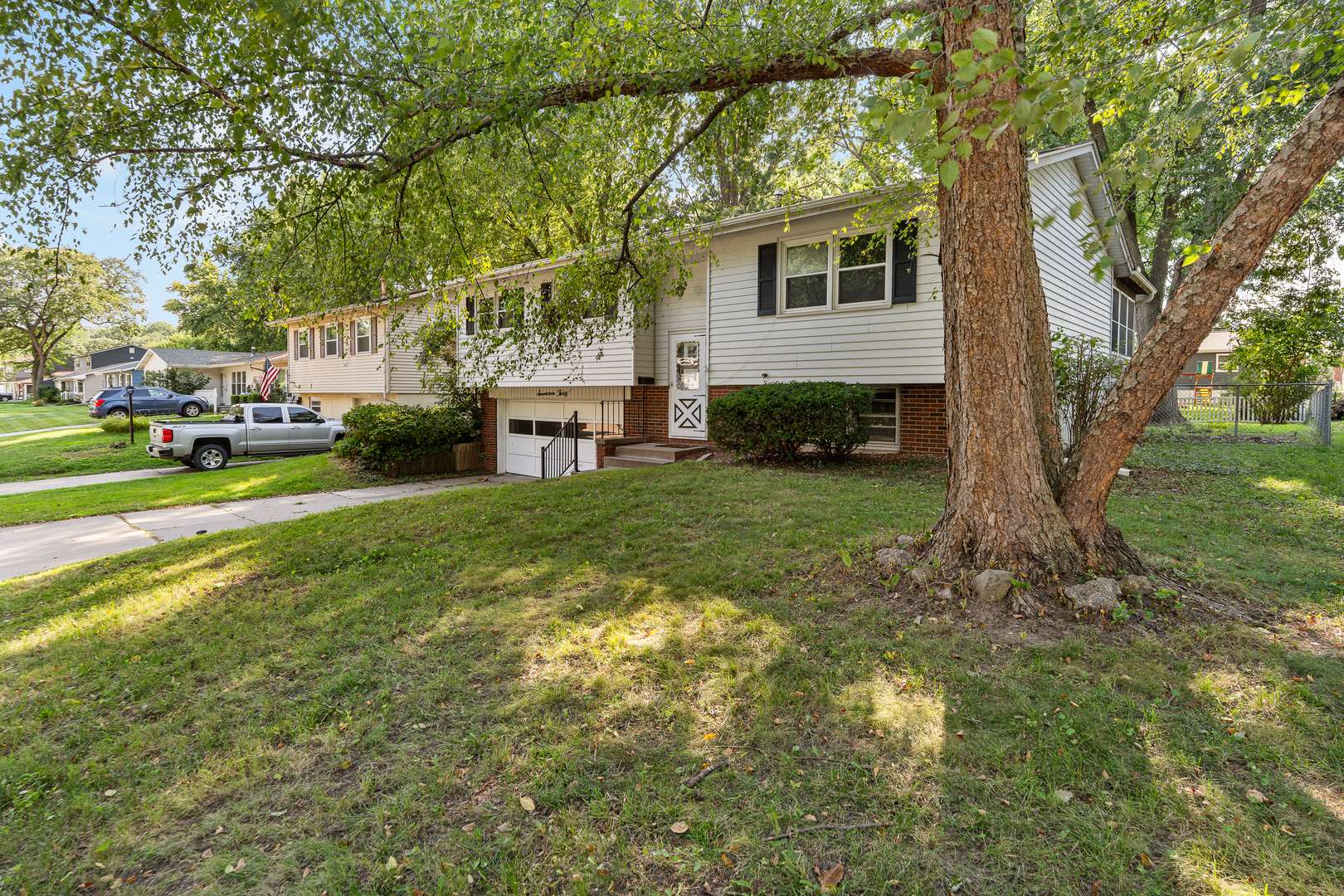 1730 Fairmeadow DR, Bettendorf, IA 52722